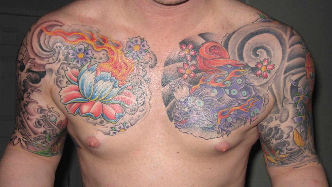 Фото мужских татуировок на спине, руке, предплечье, шее