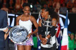 Серена Уильямс победила свою сестру Винус в финале теннисного турнира Australian Open-2017