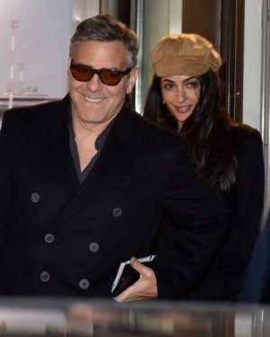 Официально: Амаль Клуни беременна
