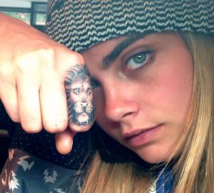Деми Ловато поделилась фото новой татуировки