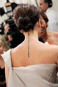 Почему Виктория Бекхэм сводит татуировки