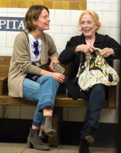 Сара Полсон и ее подруга были замечены в нью-йоркском метро
