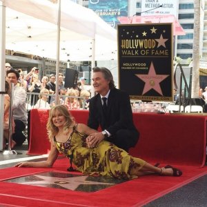 Курт Расселл и Голди Хоун удостоились звезд на Аллее славы