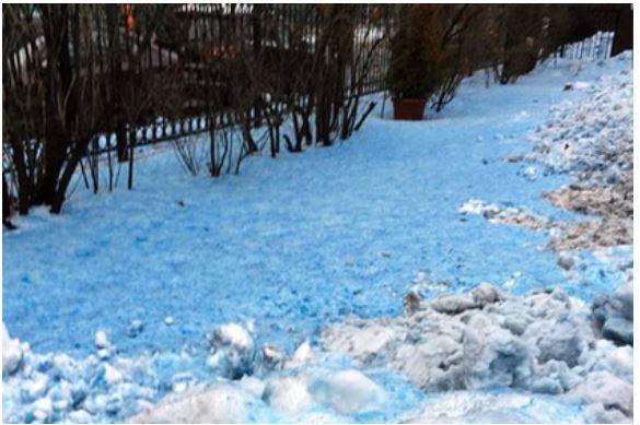 В Санкт-Петербурге появился синий снег