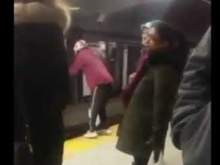 В Торонто поезд сбил музыканта, дурачившегося на платформе
