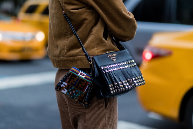 Carry on: 5 самых модных фасонов сумок 2017 с Недели моды в Нью-Йорке