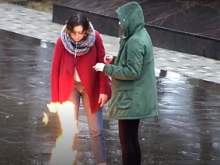 Школьницы в Краснодарском крае ради селфи заплевали Вечный огонь