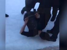 Видео задержания подростка, напавшего на школу в Бурятии, появилось в Сети