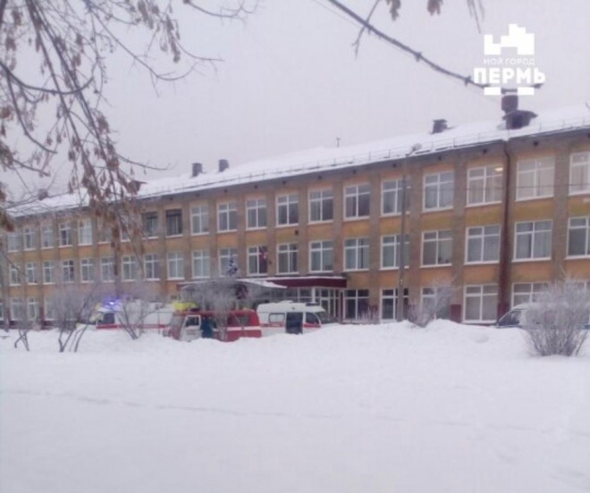 В Перми неизвестные в масках с ножами напали на школу: 8 пострадавших