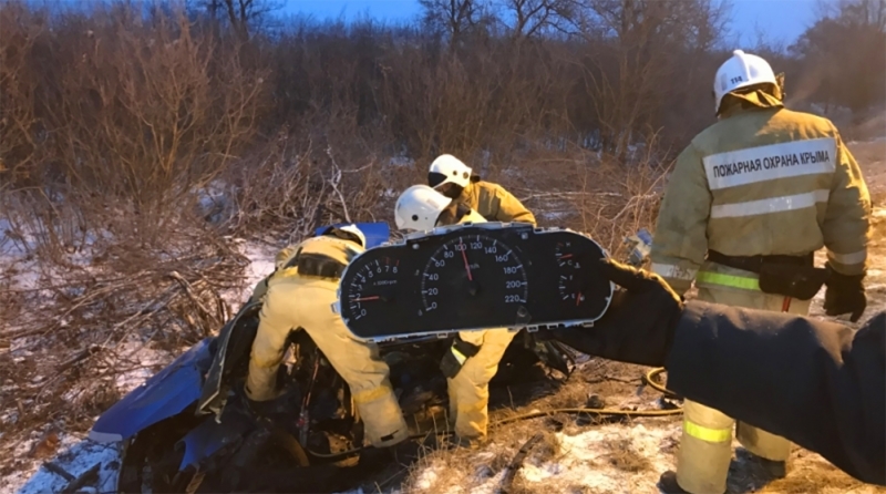Жуткое ДТП в Крыму: машину разорвало пополам, трое погибших
