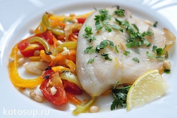 Рыбное филе с запеченными овощами в духовке