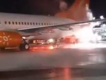 Пассажир снял на видео пожар и панику после столкновения самолетов в Торонто