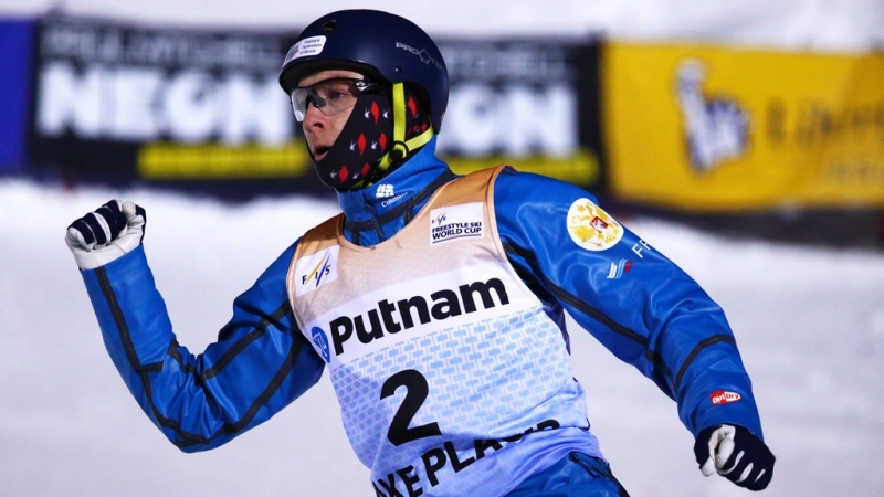 Буров завоевал Хрустальный глобус в лыжной акробатике