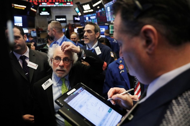 В чем причины обвала фондового рынка США?