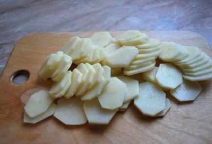 Филе семги с картофелем под сметанным соусом в духовке