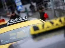 В Москве таксист вымогал 10 тысяч рублей за поездку у болельщиков "Арсенала"