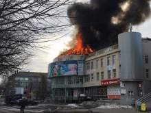 В Архангельске горит крупный торговый центр