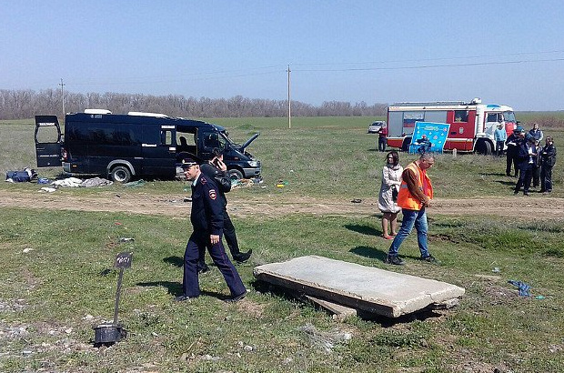 Появились фото с места ДТП в Крыму с участием поезда и маршрутки: 5 погибших