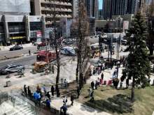 Водитель микроавтобуса специально протаранил толпу в Торонто: 10 погибших