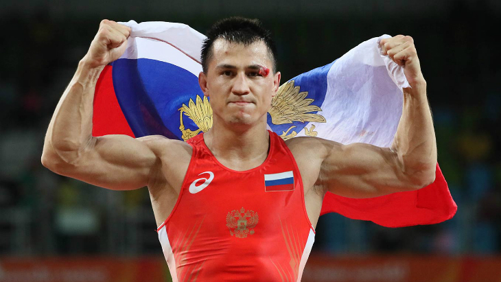 Власов завоевал золото чемпионата Европы по борьбе в Каспийске