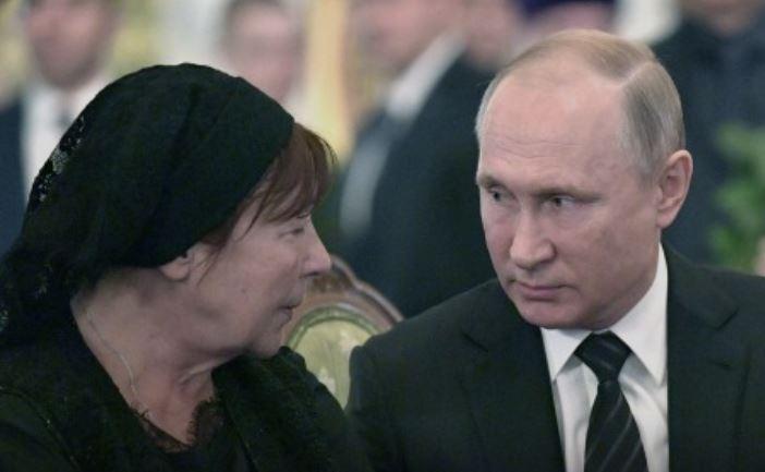 Путин как мог утешал вдову на церемонии прощания с Говорухиным