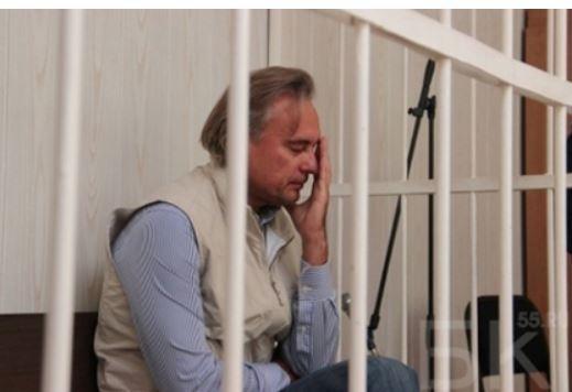 Самый богатый омский депутат перед арестом вывел целый миллиард рублей