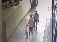 Видео с места убийства полицейского в метро Москвы появилось в Сети