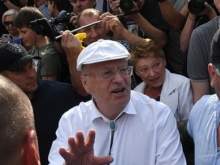Жириновский избил участника митинга в Москве: инцидент попал на видео