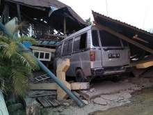 384 человека погибли в результате цунами и землетрясения в Индонезии