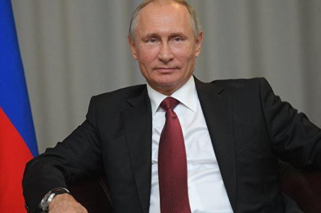 "Хорошее место". Путин посмеялся над губернатором, севшей в его кресло (видео)