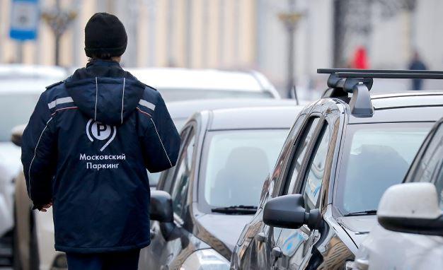 Водители депутатов пожаловались в Кремль на дорогую парковку в столице