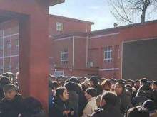 Избивал молотком: в Пекине 20 учеников пострадали от нападения сотрудника школы
