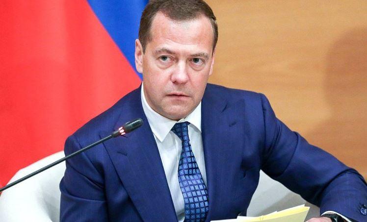 Медведев допускает введение запрета одноразовой пластиковой посуды в РФ