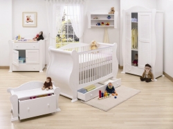 Белая детская комната - популярный вариант