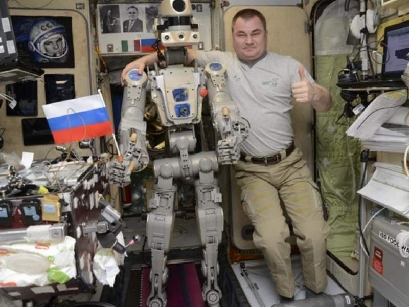 Новости дня: Российский космонавт угрожал роботу Федору молотком