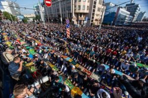 Праздник Ураза Байрам 2017 в Москве: 250 тысяч мусульман приняли участие в праздничной молитве
