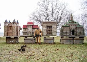 Канадский пенсионер-плотник строит многоэтажные дворцы для птиц