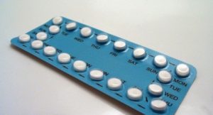 Противозачаточные таблетки снижают риск артрита у женщин