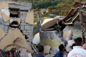 Туристы начали срочно покидать итальянский остров после землетрясения с жертвами