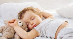 Почему даже маленьких детей нужно укладывать спать отдельно?