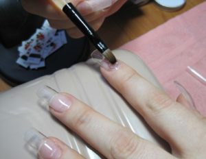 Наращивание ногтей гелем: как это делается