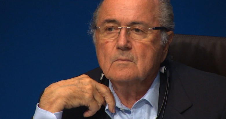 Блаттер попросит ФИФА пересмотреть свою дисквалификацию