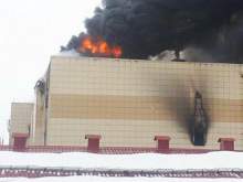 В ТЦ "Зимняя вишня" в Кемерово началось новое возгорание: уже 64 погибших
