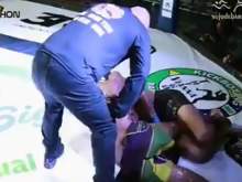 Бразилец чуть не умер на ринге ММА из-за отказа судьи остановить бой