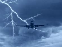 "Многим стало плохо": в самолет с пассажирами в Москве ударила молния