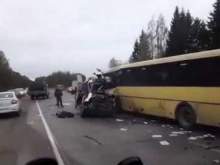 В Сети появилось видео страшной аварии с маршруткой и автобусом