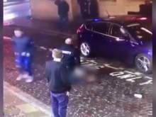 Момент наезда автомобиля на толпу в Ливерпуле попал на видео