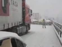 Из-за выпавшего в апреле снега в Испании столкнулись более 50 авто