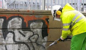 Как удалить граффити