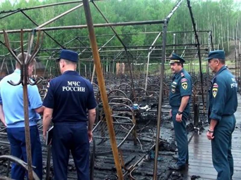 Новости дня: Число жертв пожара в детском лагере в Хабаровске увеличилось до четырех